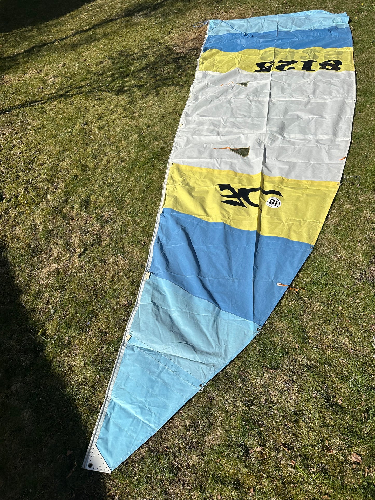 Hobie 18 segel - begagnat (blått-vitt-gult)